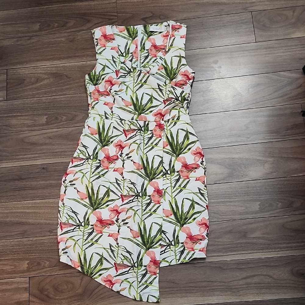 2/$10🔥 Fun Floral Green and Peach Skeeveless Dress